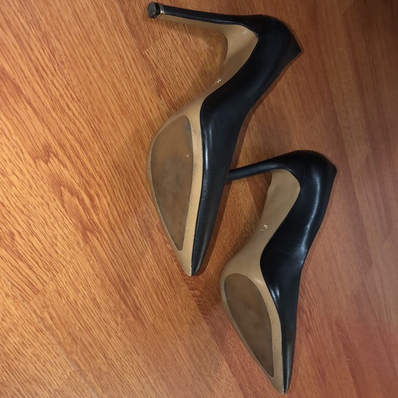 Kenneth Cole Black with Subtle Gold Heel Accent - Picture 4 of 6
